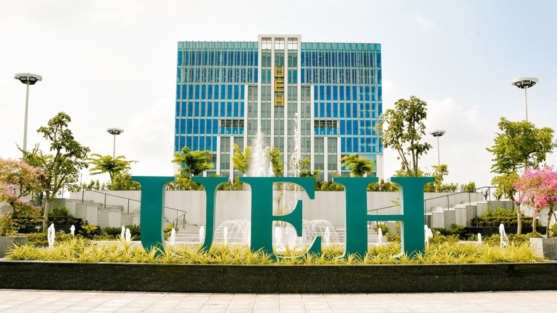 Trường Đại học Kinh tế TP.HCM (UEH)