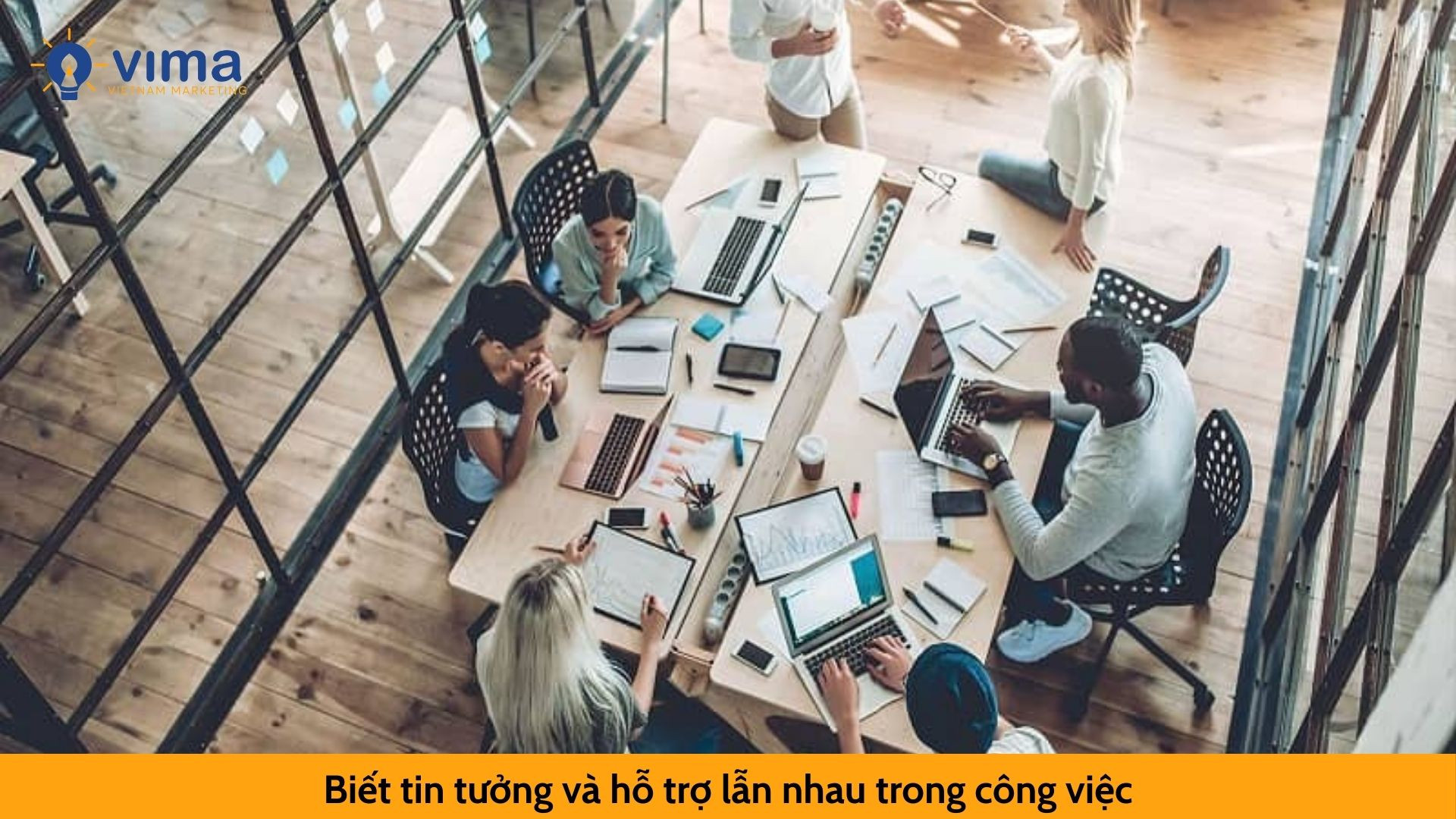 Biết tin tưởng và hỗ trợ lẫn nhau trong công việc