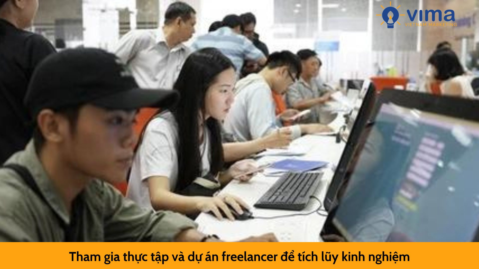 Tham gia thực tập và dự án freelancer để tích lũy kinh nghiệm